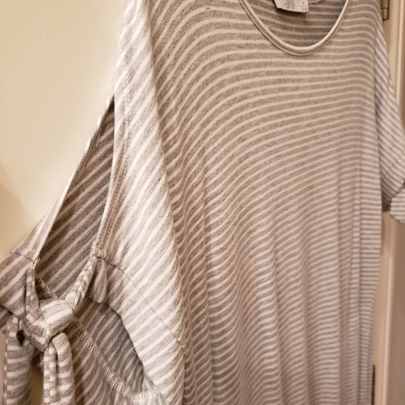 Cold Shoulder Dress - Picture 3 of 4